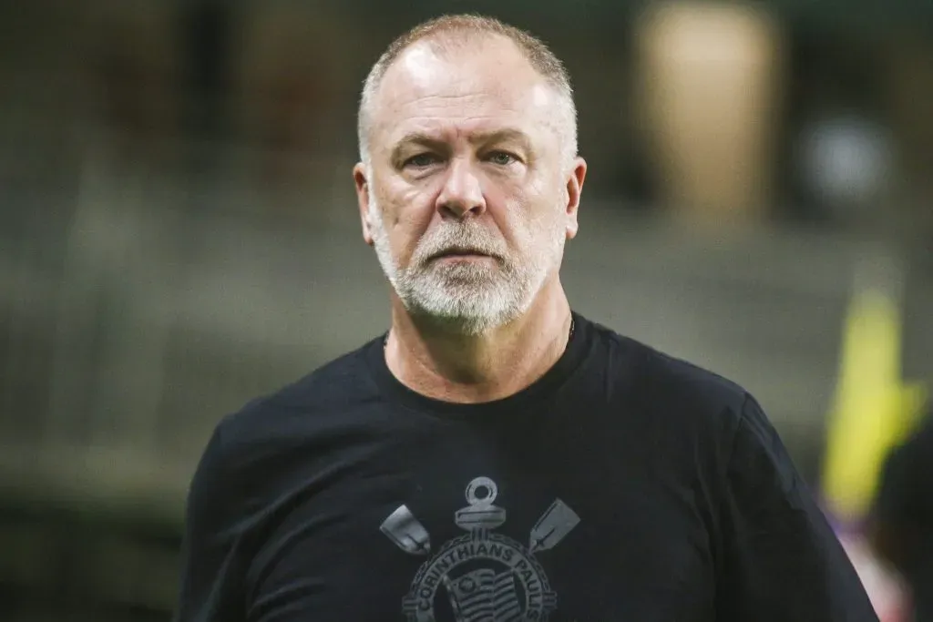 Mano Menezes técnico do Corinthians durante partida pelo campeonato Brasileiro A 2023. Foto: Gabriel Machado/AGIF