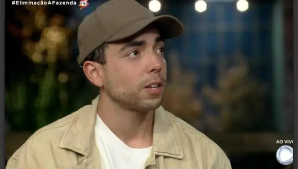 Lucas Selfie em A Fazenda 12 - Foto: Reprodução/Record