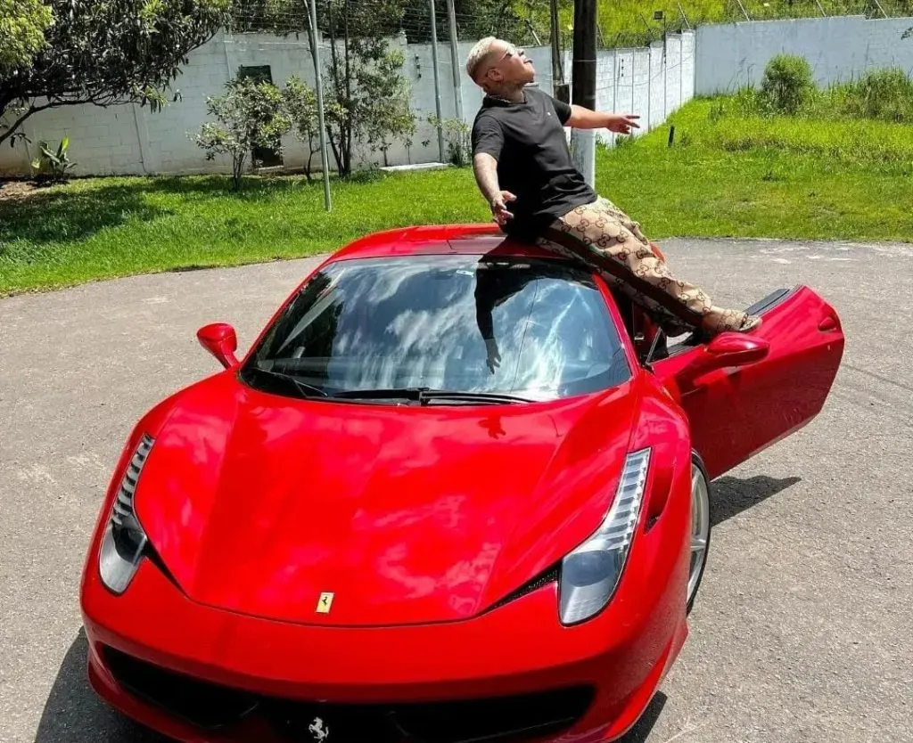 MC Ryan no carro - Foto: Instagram/MC Ryan