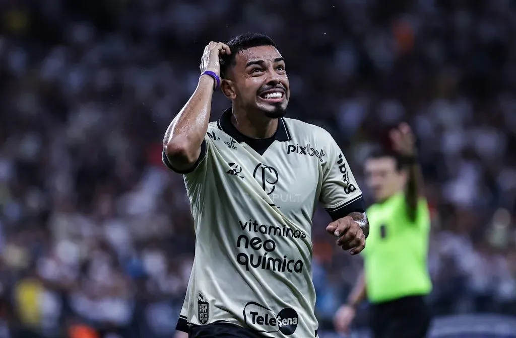 Bidu jogador do Corinthians lamenta durante partida contra o Internacional no estadio Arena Corinthians pelo campeonato Brasileiro A 2023. Fabio Giannelli/AGIF