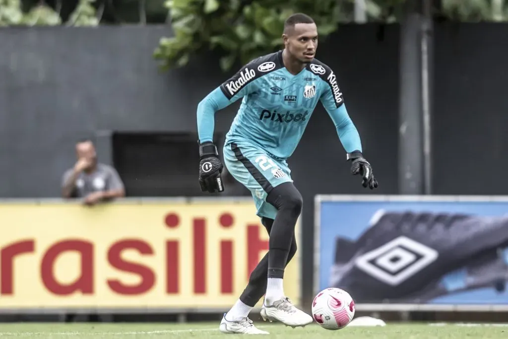 John, goleiro do Santos, durante treino no CT Rei Pelé – Foto: Ivan Storti/Santos FC