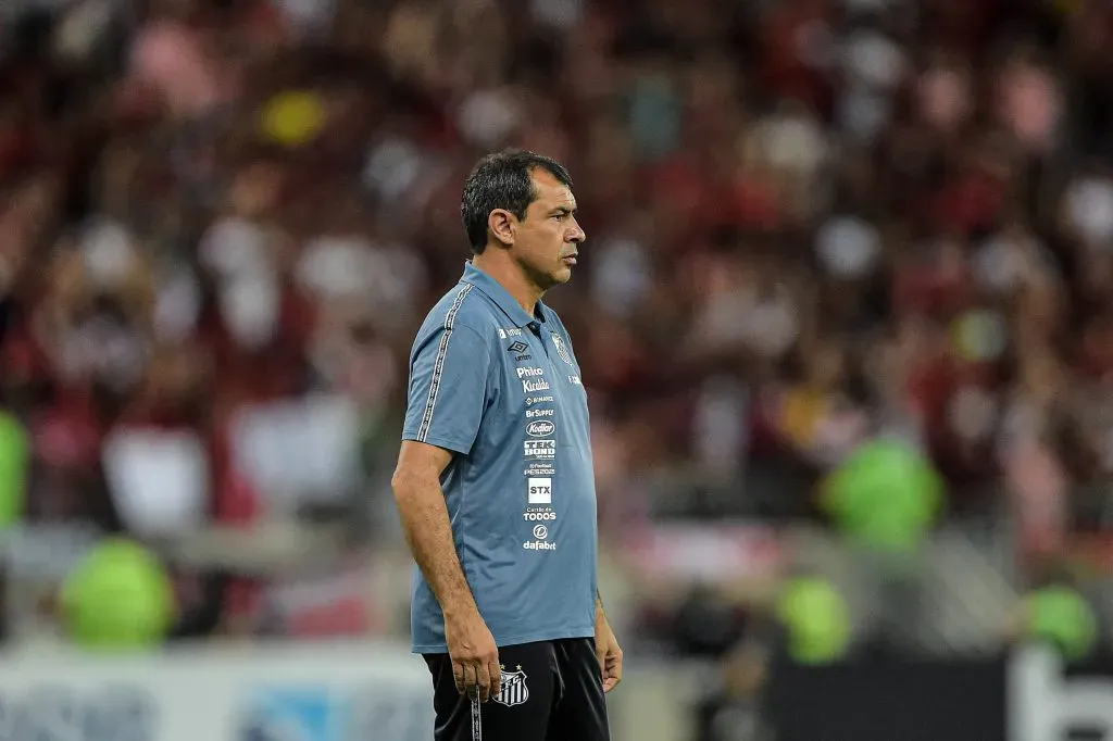 RJ – Rio de Janeiro – 06/12/2021 – BRASILEIRO A 2021, FLAMENGO X SANTOS – Fabio Carille tecnico do Santos durante partida contra o Flamengo no estadio Maracana pelo campeonato Brasileiro A 2021. Foto: Thiago Ribeiro/AGIF