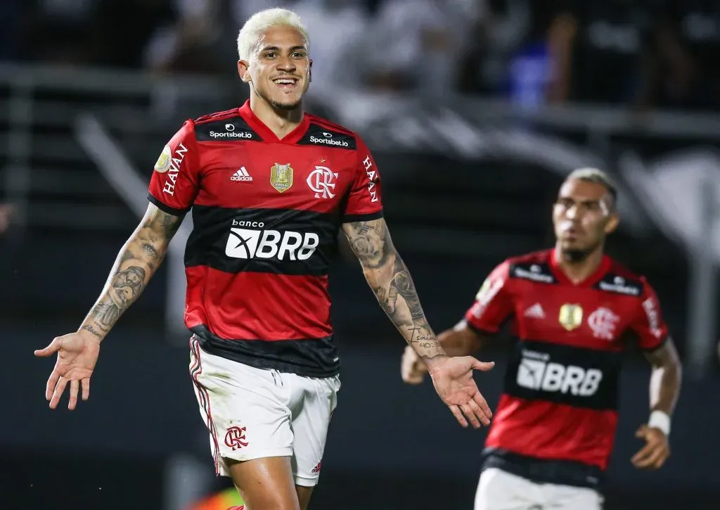 Perdro comemorando gol pelo Fla. (Foto: Alexandre Schneider/Getty Images)