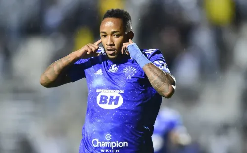 Rafa Silva comemora gol do Cruzeiro contra a Ponte Preta — Foto: Staff Images/Cruzeiro