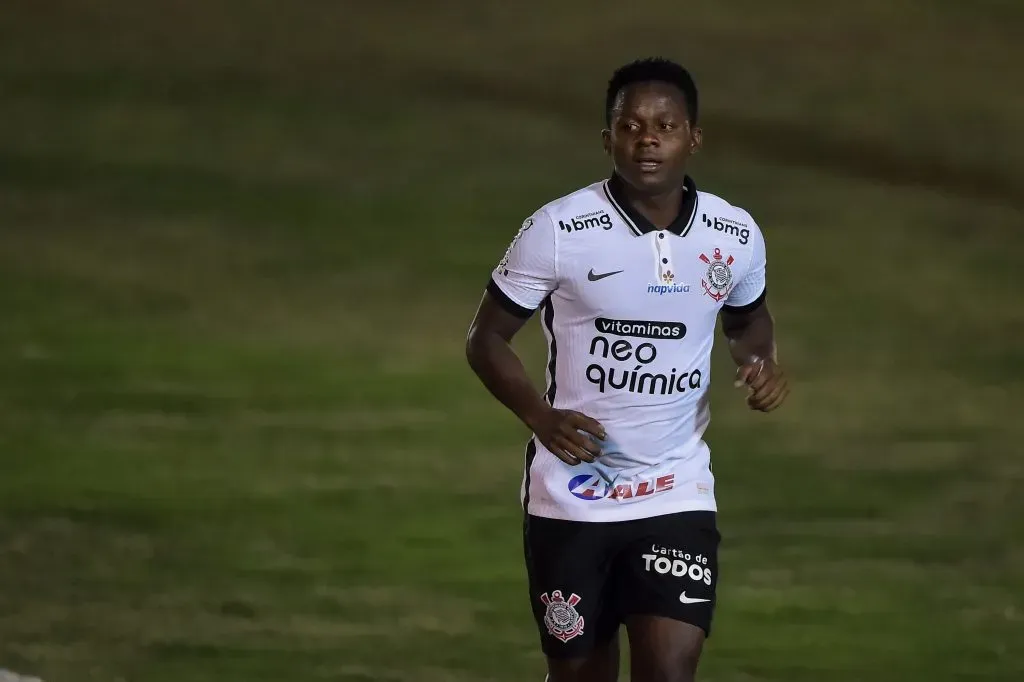 Cazares durante a sua passagem pelo Corinthians em 2021. Foto: Thiago Ribeiro/AGIF