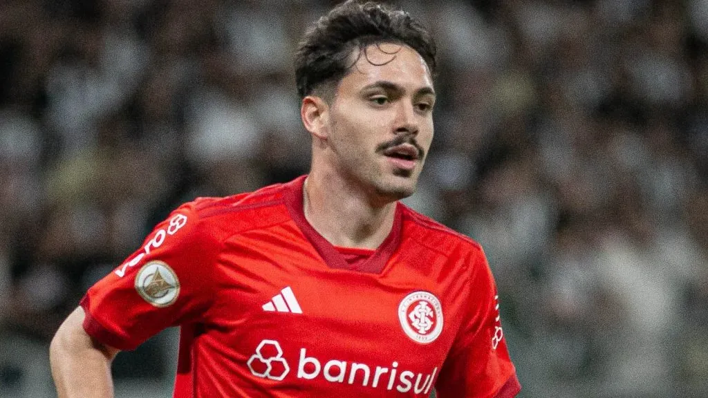 Mauricio em ação pelo Inter