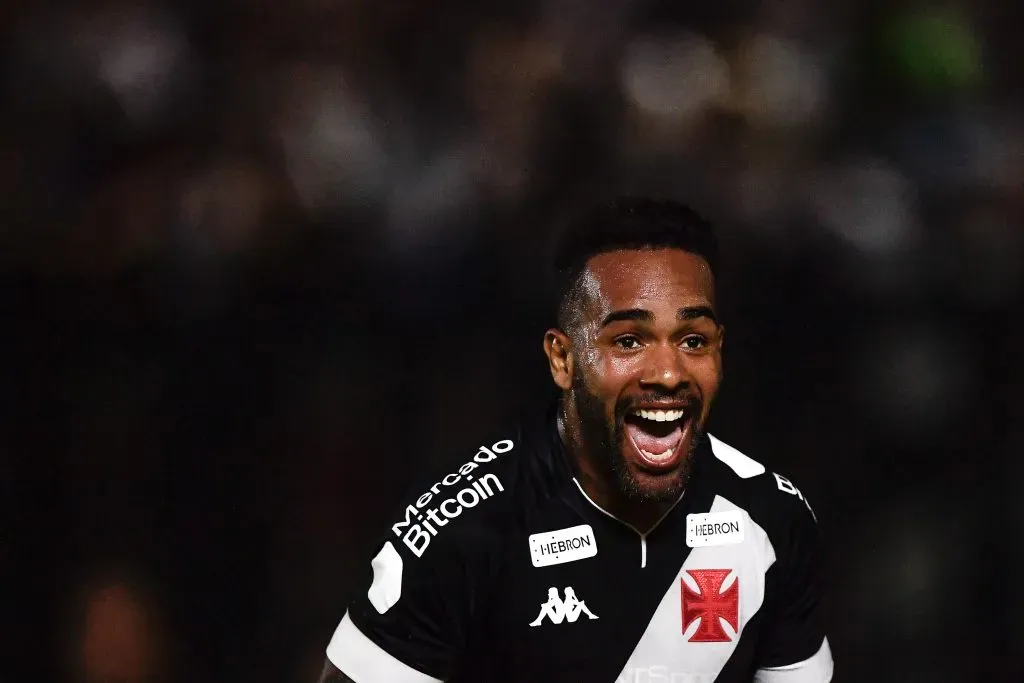 Alex Teixeira está indo ao Vitória – Foto: Thiago Ribeiro/AGIF