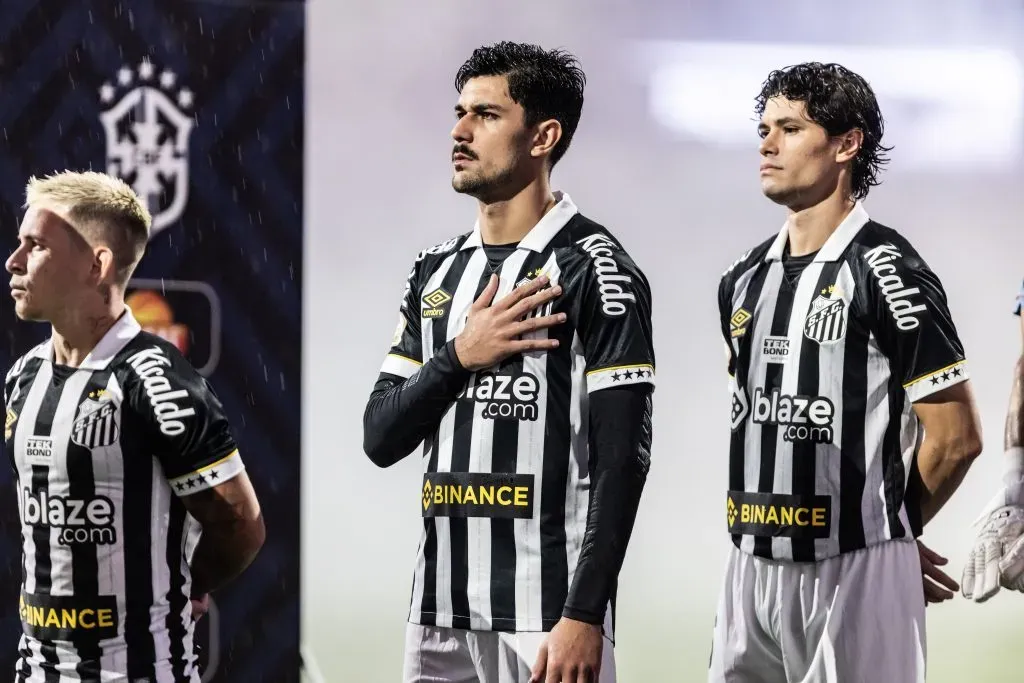Joao Basso jogador do Santos durante partida contra o Corinthians no estadio Arena Corinthians pelo campeonato Brasileiro A 2023. Foto: Abner Dourado/AGIF