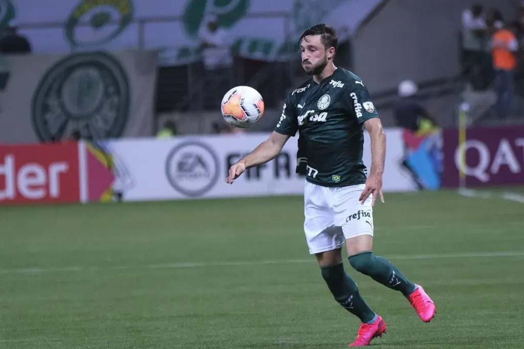 jogador Matias Vina do Palmeiras durante partida contra o Guarani-PAR no estadio Arena Allianz Parque pelo campeonato Libertadores 2020. Foto: Daniel Vorley/AGIF