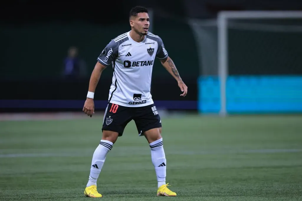 Paulinho durante a partida entre Atlético-MG e Palmeiras. Foto: Ettore Chiereguini/AGIF