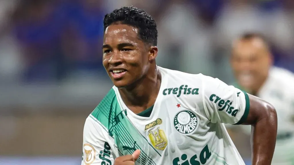 Endrick jogador do Palmeiras comemora seu gol durante partida contra o Cruzeiro - Foto: Gilson Lobo/AGIF