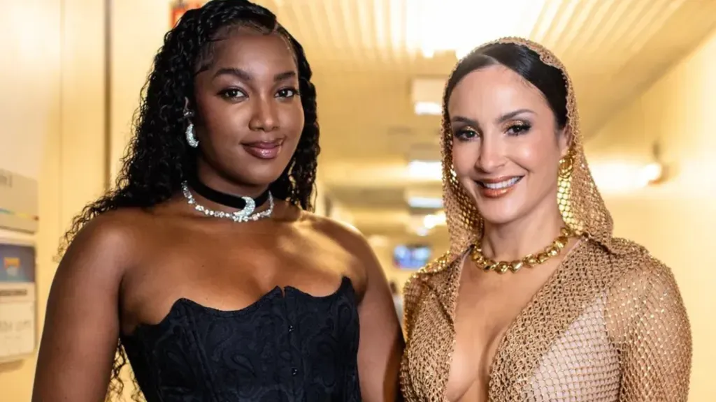 IZA e Claudia Leitte nos bastidores do Domingão com Huck. Reprodução/Instagram