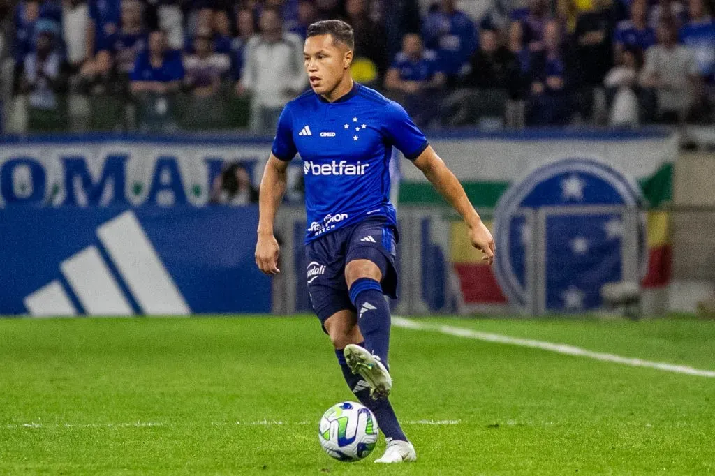 Marlon jogador do Cruzeiro durante partida contra o Fortaleza no estadio Mineirao pelo campeonato BRASILEIRO A 2023. Foto: Fernando Moreno/AGIF