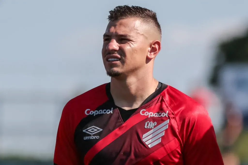 Hugo Moura em ação no Campeonato Paranaense de 2023. Foto: Robson Mafra/AGIF
