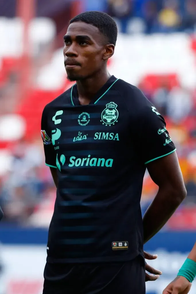 Félix Torres fará dupla com Lucas Veríssimo – (Photo by Leopoldo Smith/Getty Images).