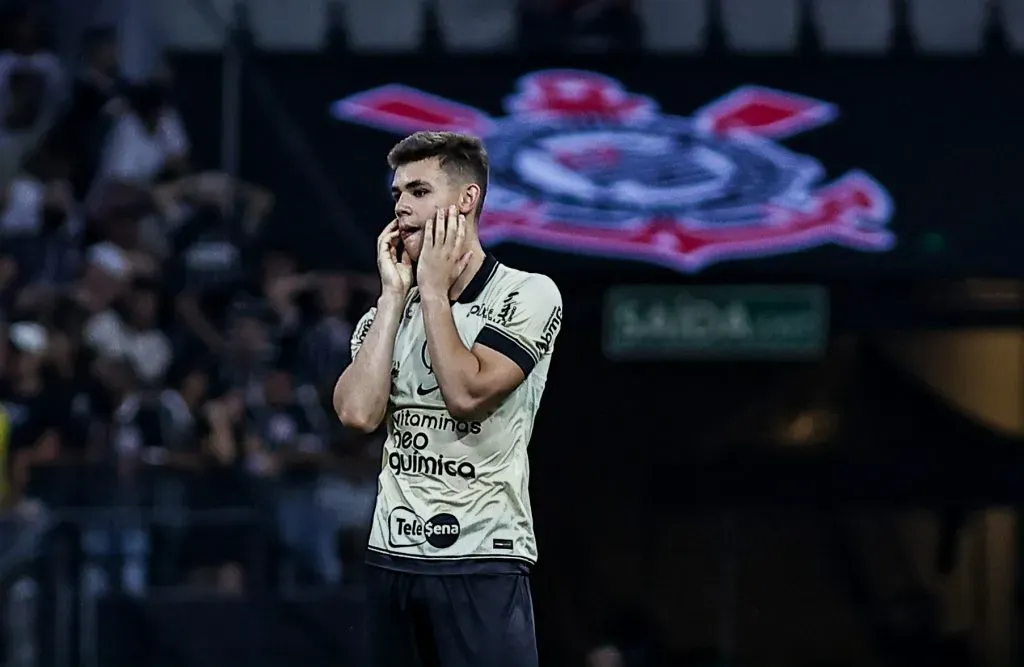 Moscardo jogador do Corinthians lamenta durante partida contra o Internacional no estadio Arena Corinthians pelo campeonato Brasileiro A 2023. Foto: Fabio Giannelli/AGIF