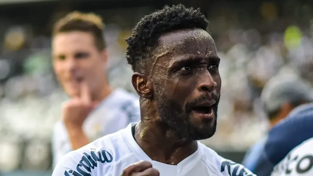 Mendoza, atacante do Santos. Foto: Thiago Ribeiro/AGIF