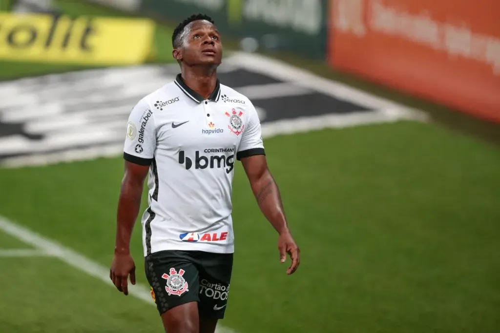Foto: Marcello Zambrana/AGIF – Cazares é outro perto do Santos que jogou no Corinthians
