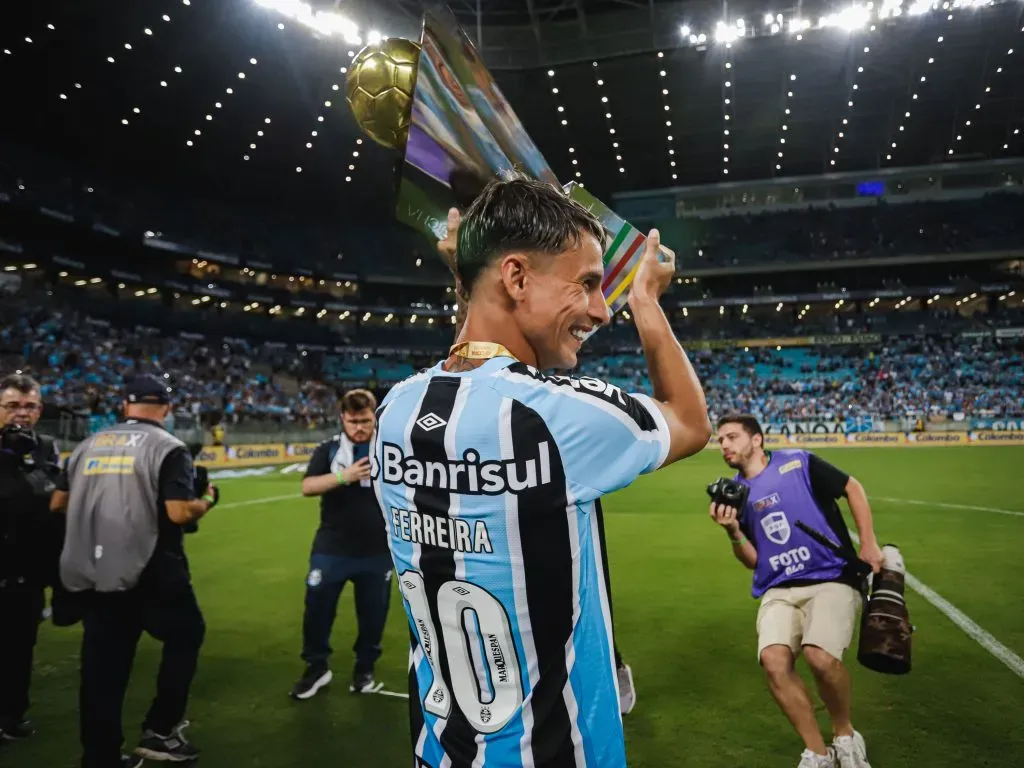 Ferreira pode não sair do Grêmio – Foto: Maxi Franzoi/AGIF.