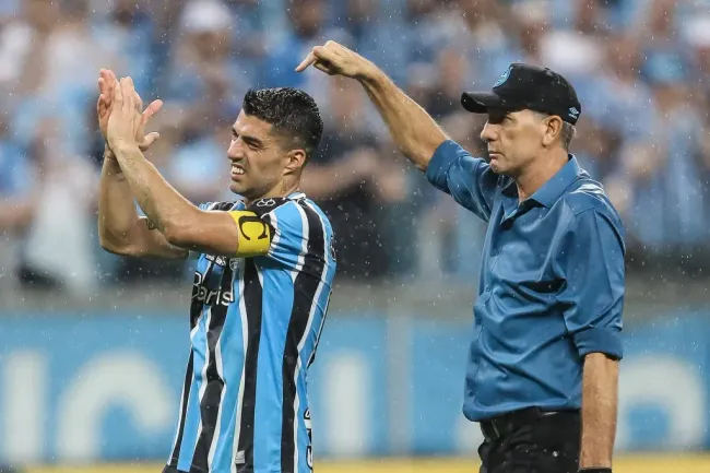 Principal objetivo é encontrar um substituto para Suarez. Pedro H. Tesch/Getty Images