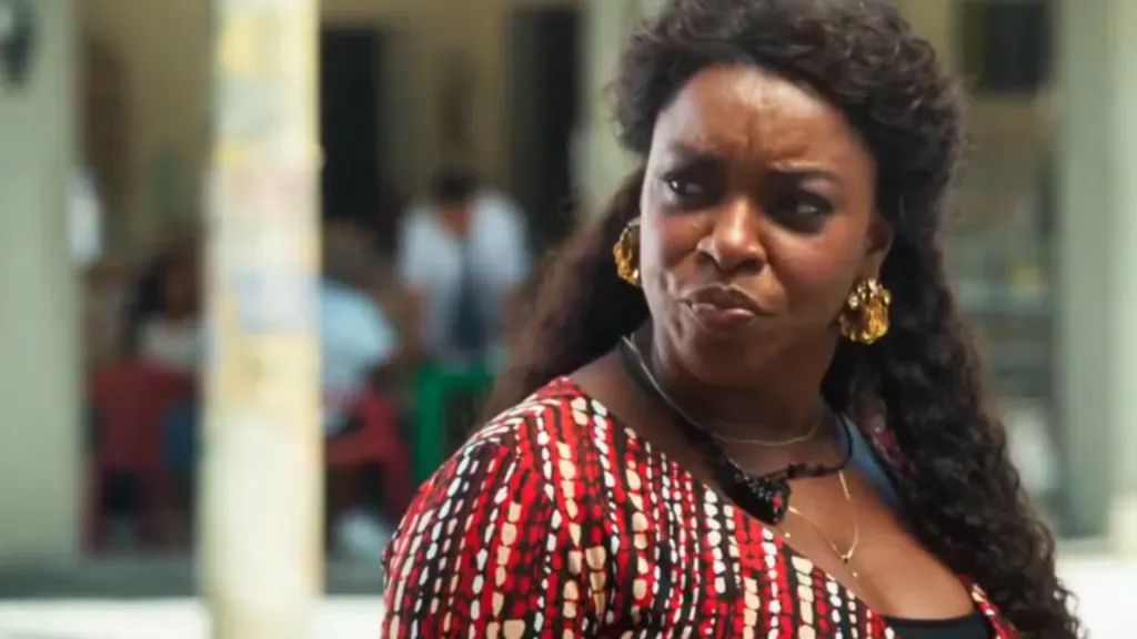 Maria Navalha é cercada pelos vizinhos. Reprodução/Globo