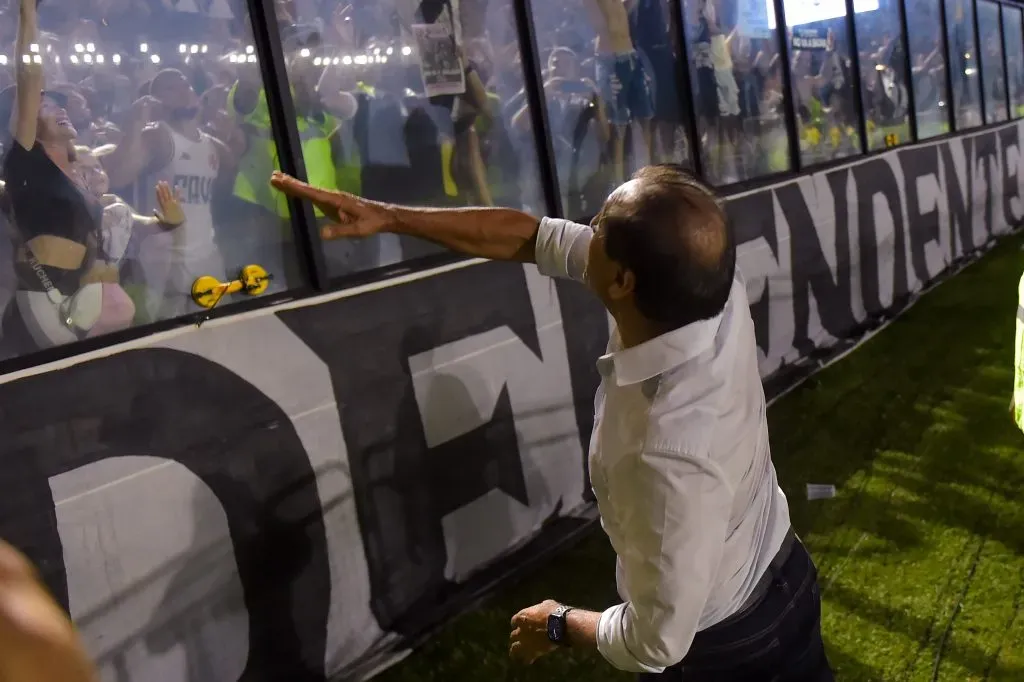 Ramón Díaz comemora vitória diante do Bragantino. Foto: Thiago Ribeiro/AGIF