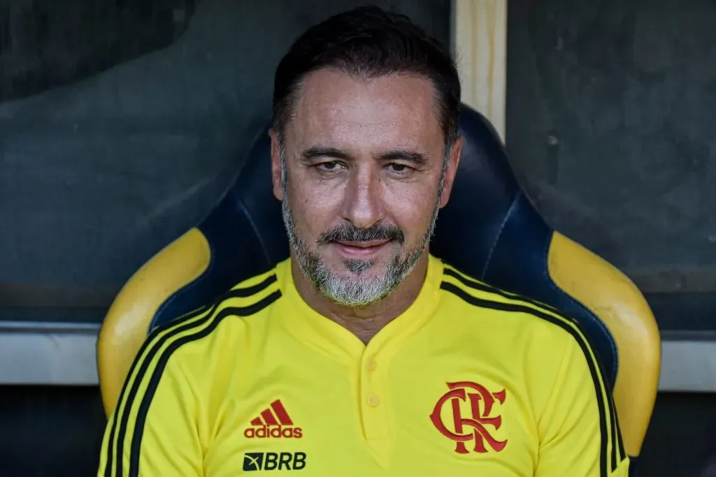 Vítor Pereira substituiu Dorival e não manteve o plano original para o Mundial – Foto: Thiago Ribeiro/AGIF