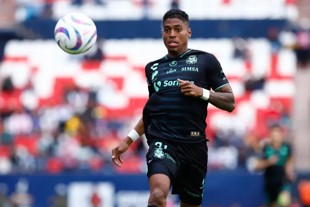 Foto: Leopoldo Smith/Getty Images – Emerson Rodríguez foi titular do Santos Laguna