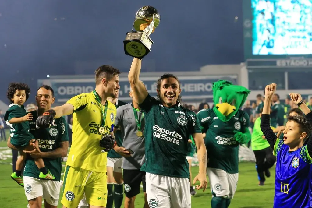 Tadeu comemorando título da Copa Verde pelo Goiás – Foto: Wildes Barbosa/CBF