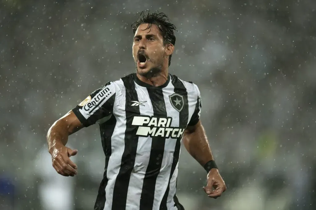 Gabriel Pires em atividade pelo Botafogo. Foto: Jorge Rodrigues/AGIF
