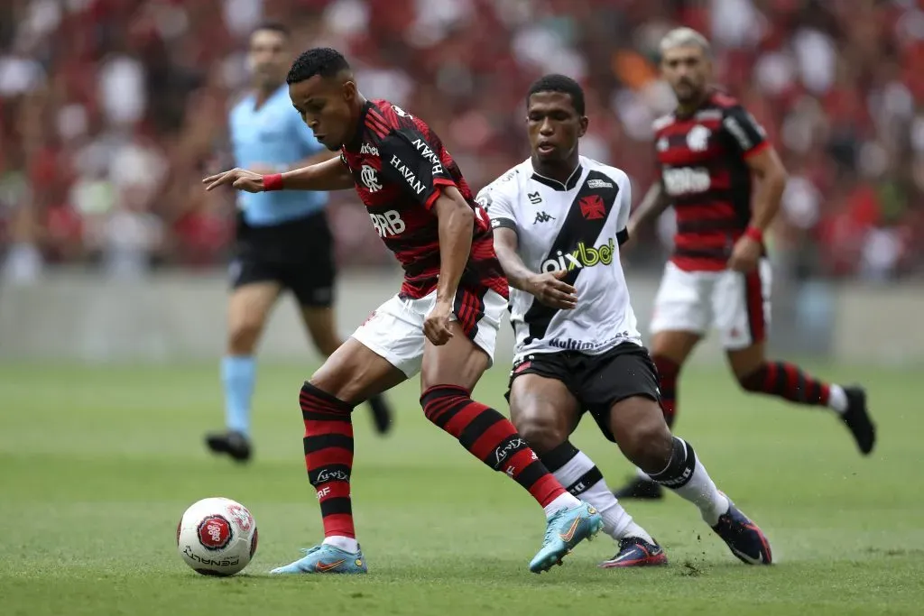 Juninho em clássico entre Vasco e Flamengo – Foto: Buda Mendes/Getty Images