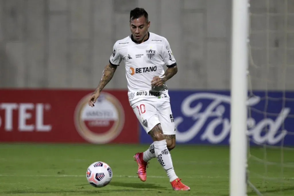 Vasco tem interesse na contratação de Eduardo Vargas – Foto: Ricardo Maldonado-Pool/Getty Images