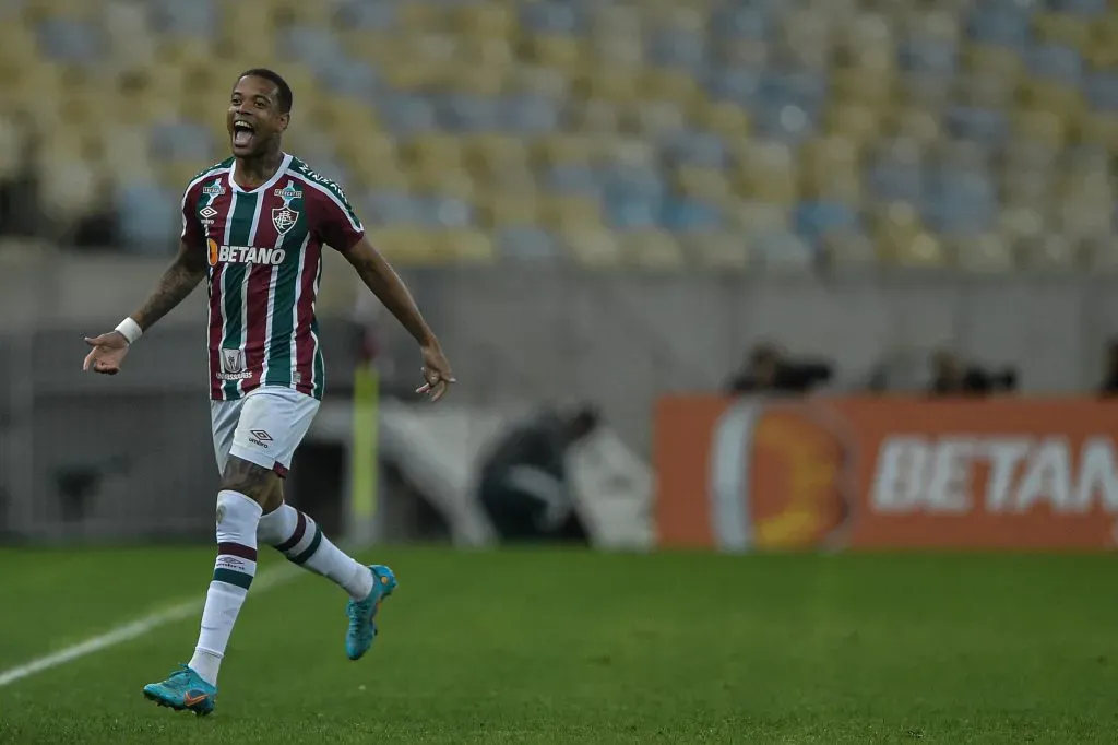 Caio Paulista jogador do Fluminense comemora seu gol durante partida contra o Coritiba no estadio Maracana pelo campeonato Brasileiro A 2022. Thiago Ribeiro/AGIF