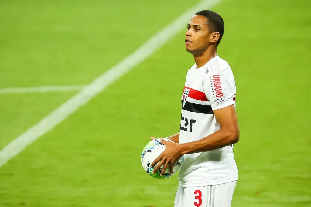 Bruno Alves jogador do São Paulo durante partida contra o Grêmio no estádio Arena do Grêmio pelo campeonato Brasileiro A 2020. Foto: Pedro H. Tesch/AGIF