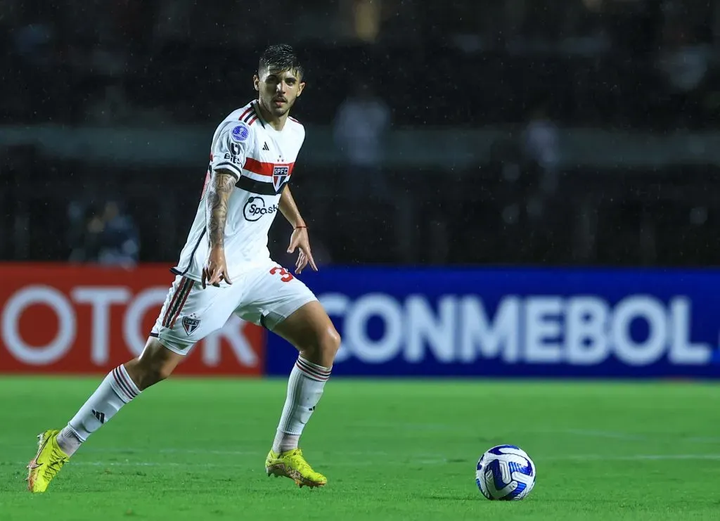 Lucas Beraldo atuando pelo São Paulo. Foto: Marcello Zambrana/AGIF
