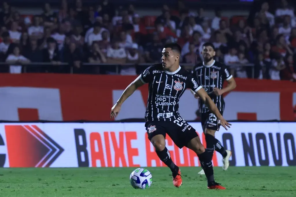 Roni em ação pelo Timão na última temporada. O volante não é a primeira opção de Mano – Foto: Marcello Zambrana/AGIF