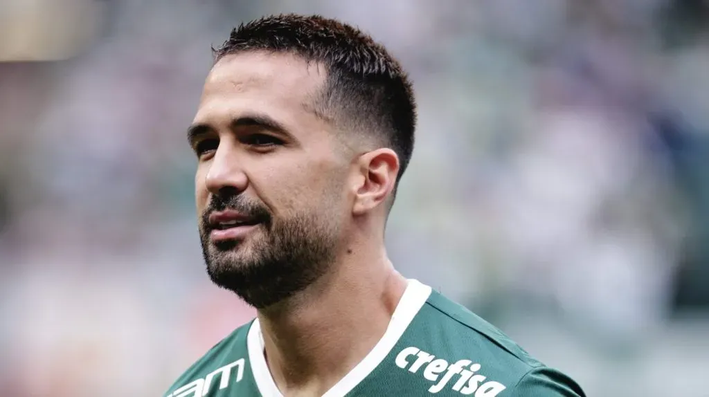 Apesar de propostas do México, Luan permanece no Palmeiras na temporada 2024 – Foto: Ettore Chiereguini/AGIF