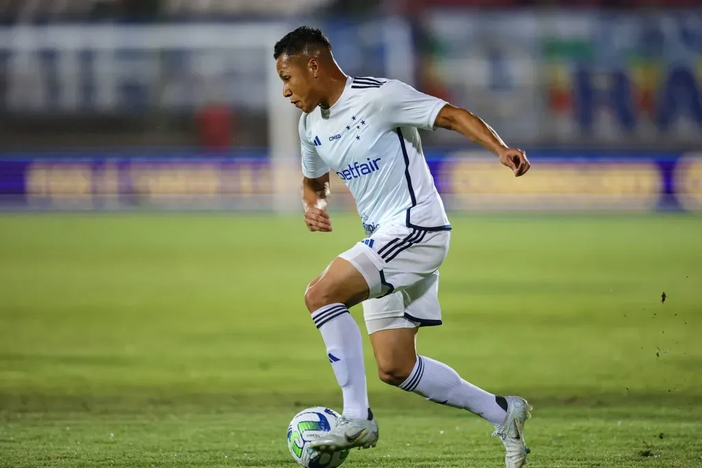 Marlon em ação pelo Cruzeiro – Foto: Gilson Junio/AGIF