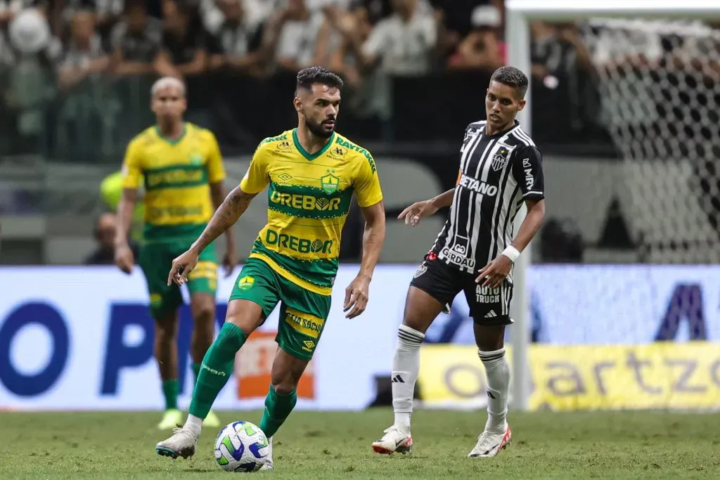 Raniele em ação pelo Cuiabá – Foto: Gilson Lobo/AGIF