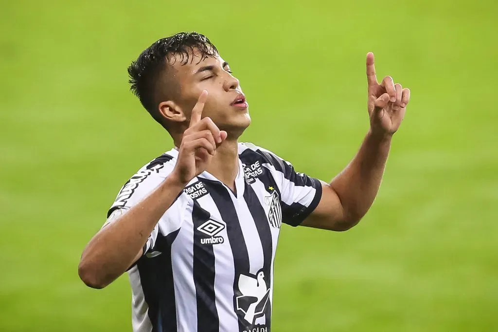 Kaio Jorgeestá na mira do Bahia. Foto: Pedro H. Tesch/AGIF