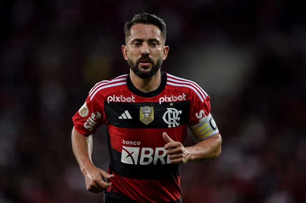 Everton está fora do Flamengo – Foto: Thiago Ribeiro/AGIF.