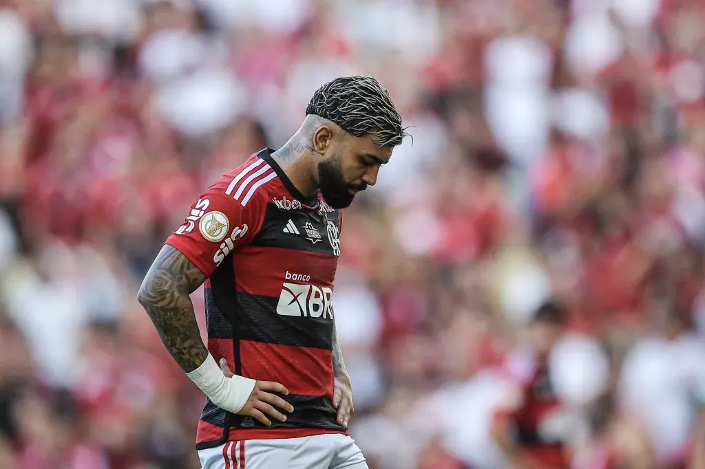 Gabigol perdeu espaço e terminou a temporada em baixa. Foto: Thiago Ribeiro/AGIF