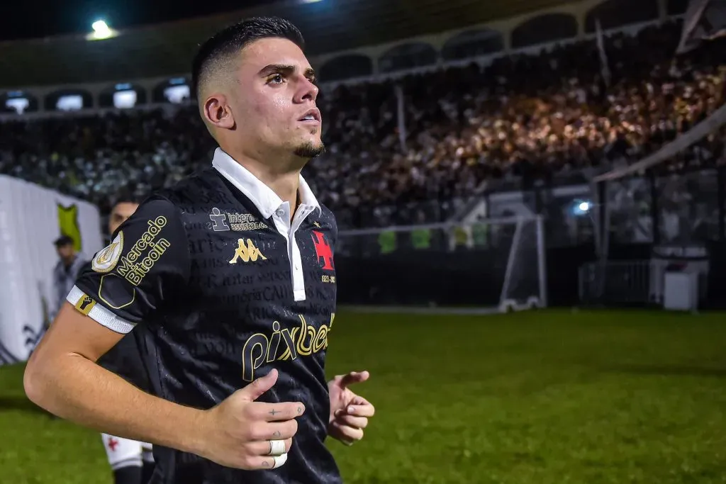 Gabriel Pec jogador do Vasco durante partida contra o Corinthians no estadio Sao Januario pelo campeonato Brasileiro A 2023. Thiago Ribeiro/AGIF