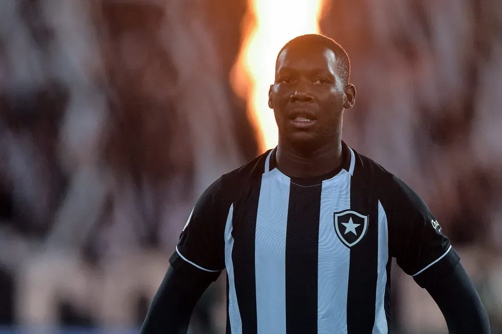 Patrick de Paula se lesionou e é ausência no Botafogo. Foto: Thiago Ribeiro/AGIF