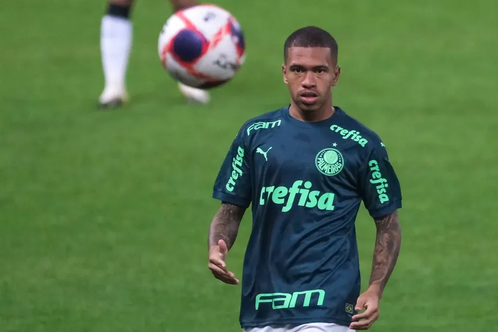 Lucas Esteves pode novamente ser vendido pelo Verdão – Foto: Marcello Zambrana/AGIF.