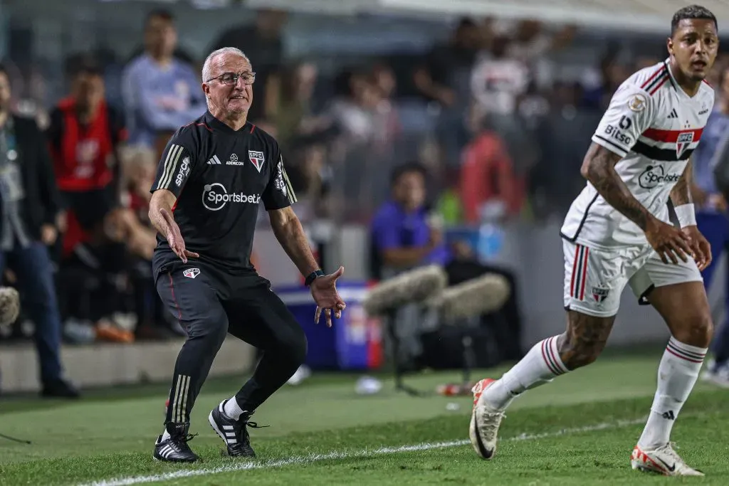 Dorival Junior tecnico do Sao Paulo durante partida contra o Bragantino no estadio Vila Belmiro pelo campeonato Brasileiro A 2023. Foto: Fernanda Luz/AGIF