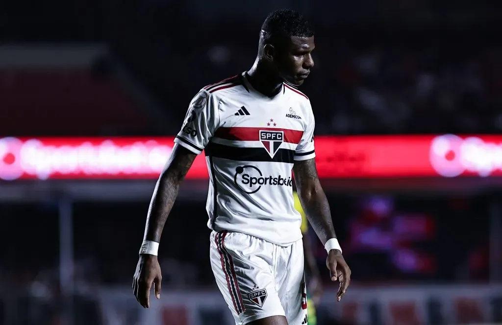 Esta não é a primeira vez que Arboleda deixa de se apresentar ao Clube. Foto: Fabio Giannelli/AGIF