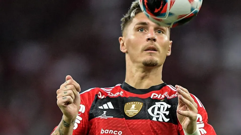 Varela, lateral do Flamengo. Foto: Thiago Ribeiro/AGIF