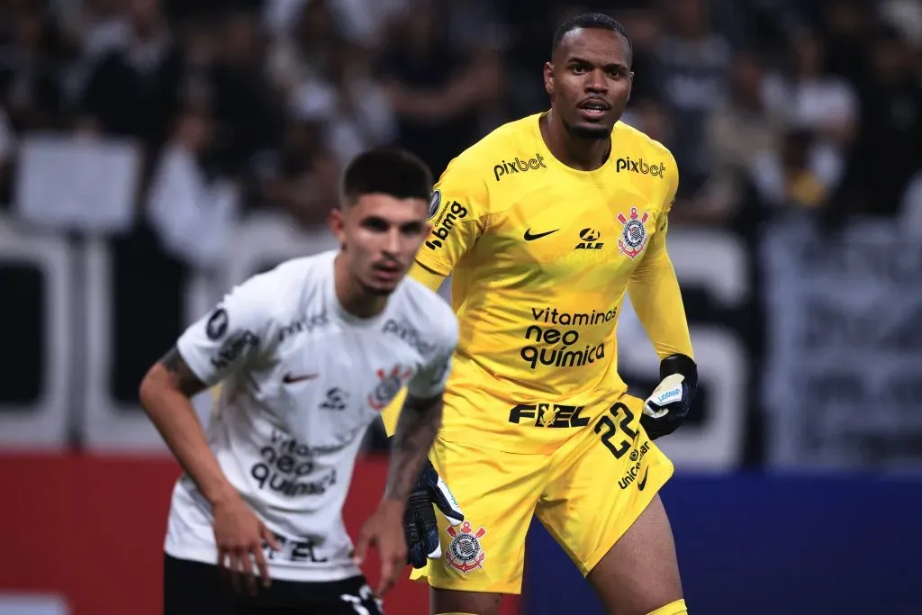 Carlos Miguel almeja jogar mais em 2024. Foto: Ettore Chiereguini/AGIF