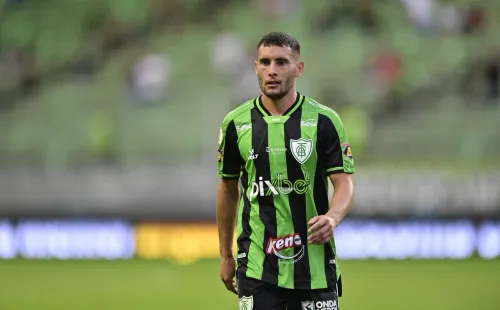 Emmanuel Martínez em jogo do América-MG, contra o Atlético-MG — Foto: Mourão Panda/ América